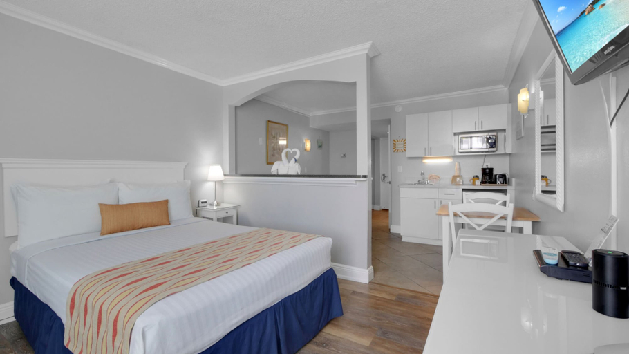 Bedroom 5, Pelican Pointe Clearwater Beach Hotel, Pinellas