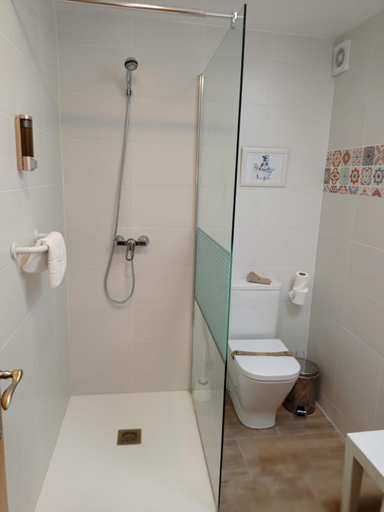 Bathroom 3, Pension Ubeda, La Rioja