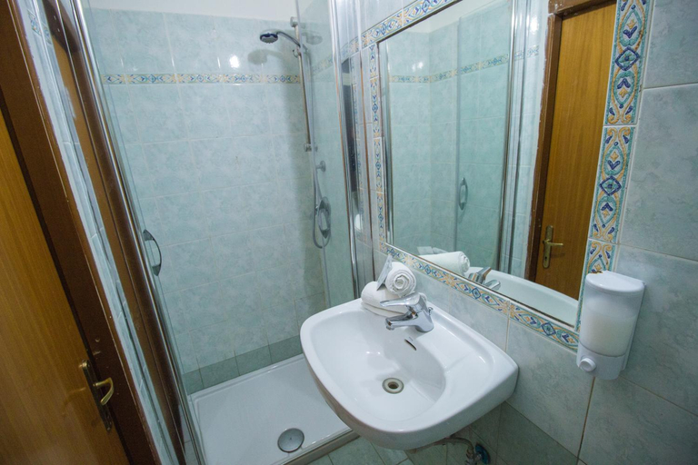 Bathroom 4, Hotel Aquarium Termini , Rome