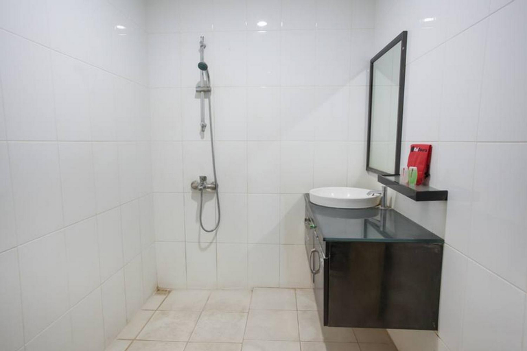 Bathroom 8