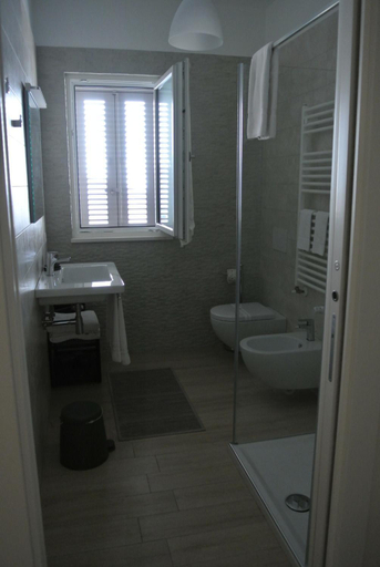 Bathroom 2, Ofra Matera, Matera