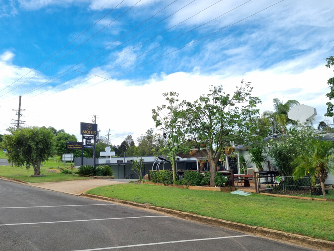 Others 4, Y Motels Yarraman, Rosalie - Pt B