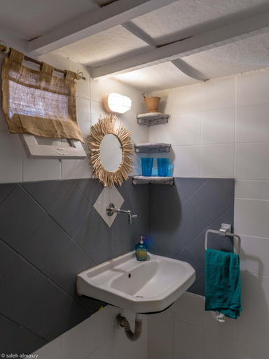 Bathroom, Beit Theresa, Sant Katrin