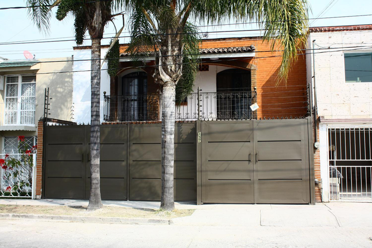 Others 4, Suites ciento 37, León