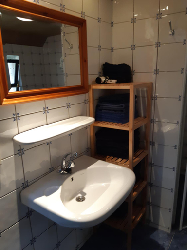 Bathroom 2, Bed & Breakfast “ Gastvrij onthaal “, Noordenveld