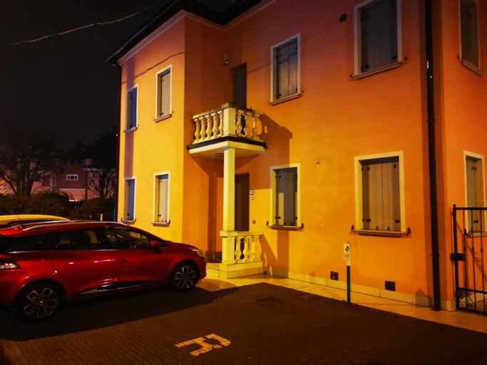 Exterior 6