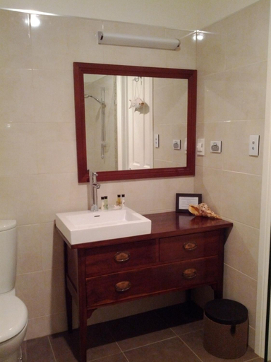 Bathroom 2, The Ark Stanley, Circular Head