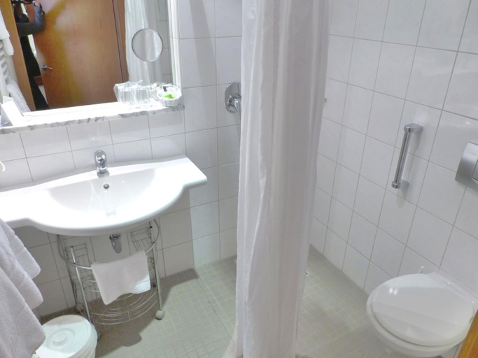 Bathroom 2, Aktiv Hotel Schweiger, Ostallgäu