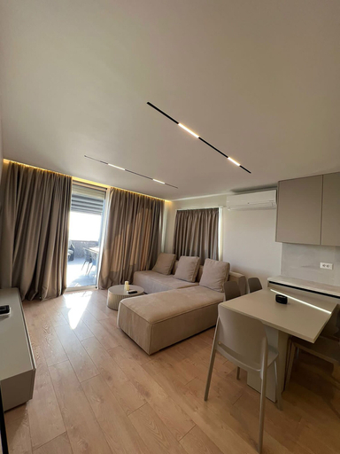 Others 5, Ansel Home, Sarandës