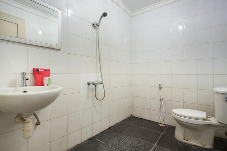 Bathroom 10