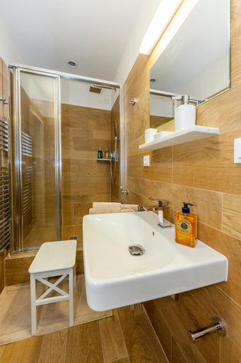 Bathroom 3, Latron 98, Český Krumlov