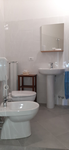 Bathroom 5, Locanda di Posta, L'Aquila