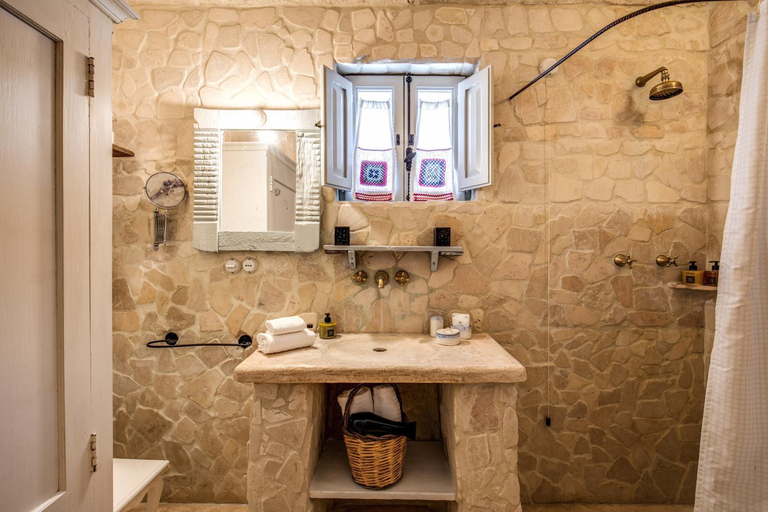 Bathroom 3, Masseria Cervarolo, Brindisi