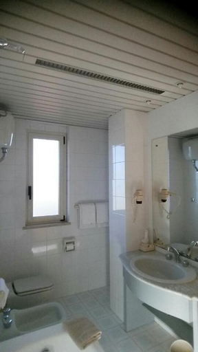 Bathroom, Hotel Excelsior, Chieti