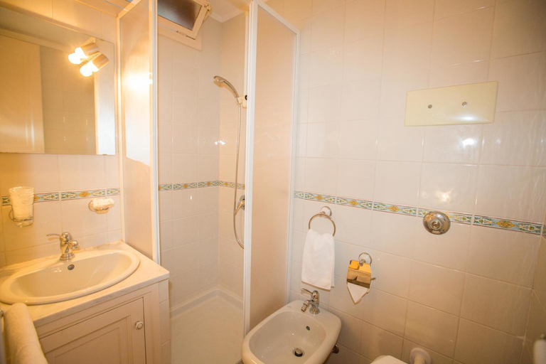 Bathroom 4, Palazzo Raho, Palermo