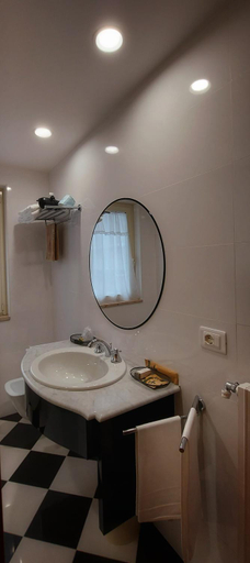 Bathroom 3, Hotel Excelsior, Chieti