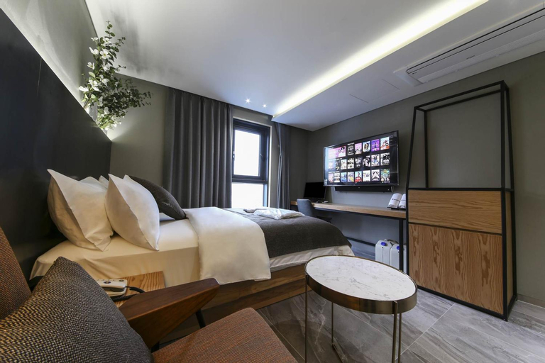 Bedroom 12