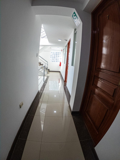 Others 2, Hotel Los Laureles, Calca