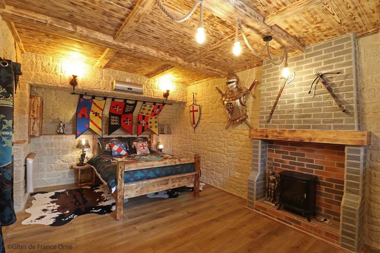 Others 5, chambre d'hote medieval du vieux bourg, Orne