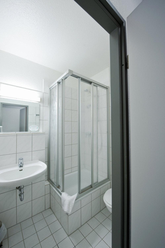 Bathroom 4, Hotel Christina, Köln
