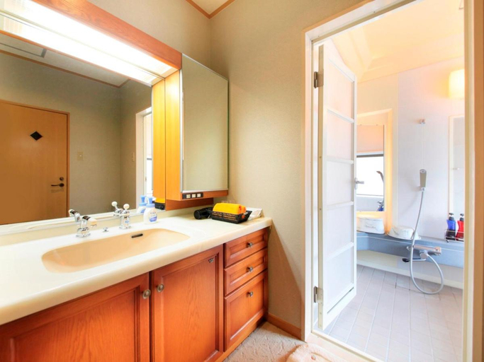 Bathroom 4, Kamogawaso, Takehara