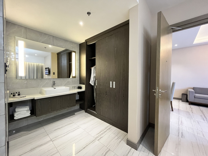 Bathroom, Capitol Hill Hotel and Suites, Angeles City