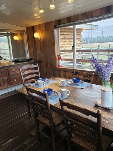 Food & Drinks, Woodhouse Cottages and Ranch, Fraser-Fort George