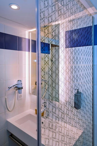 Bathroom 5, ibis Styles Strasbourg Stade de la Meinau, Bas-Rhin