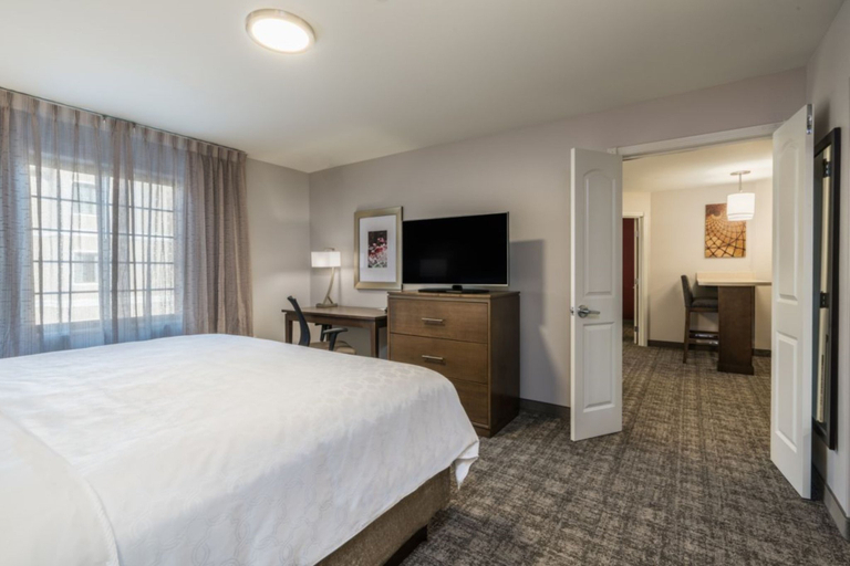 Staybridge Suites BISMARCK, an IHG hotel Room Type - 1 Queen Bed Studio Suite Walk In Closet