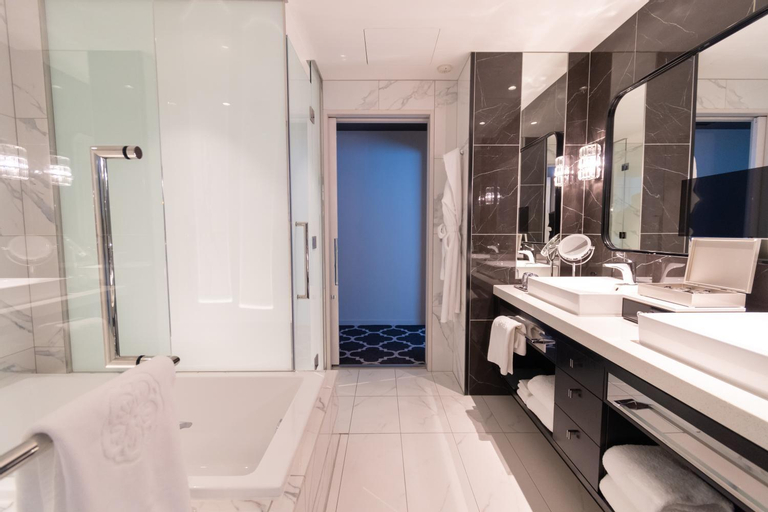 Bathroom 18