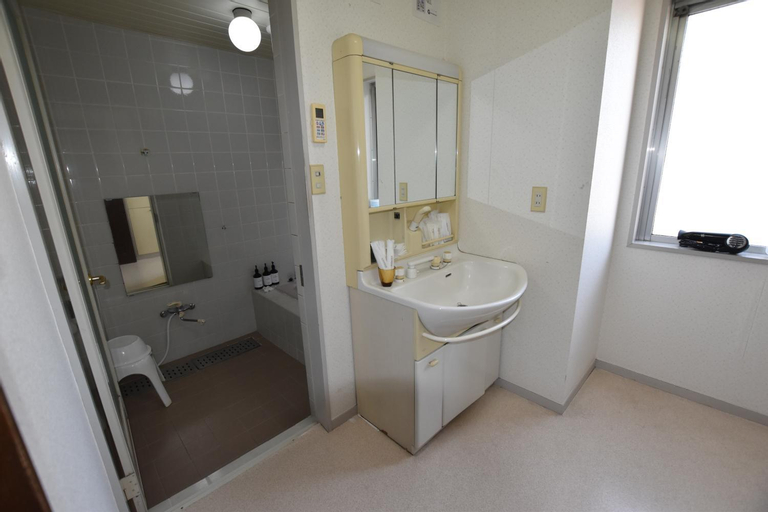 Bathroom 7