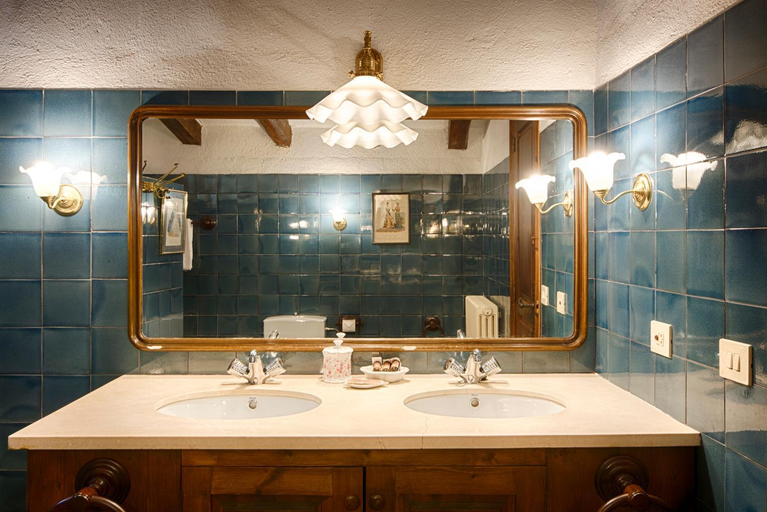 Bathroom 5, Masia Can Pou, Girona