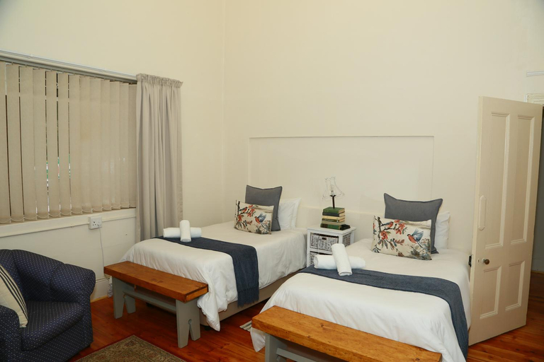 Others 3, Die Hoekhuis, Chris Hani