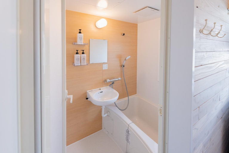 Bathroom 3, Blue Lagoon, Kamakura
