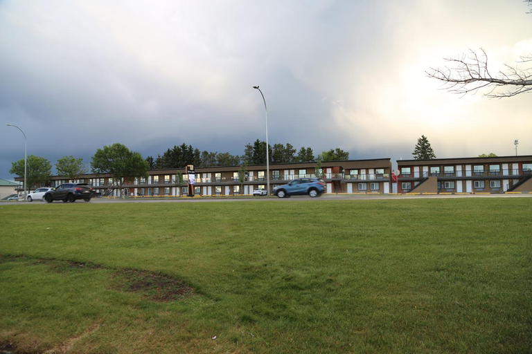 Exterior & Views 2, Royal Lodge, Division No. 11