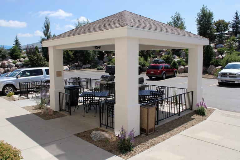 Exterior & Views 2, Candlewood Suites BISMARCK, Burleigh