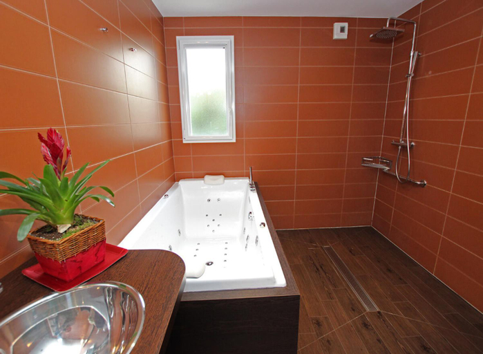 Bathroom, Au Pre Carre, Morbihan
