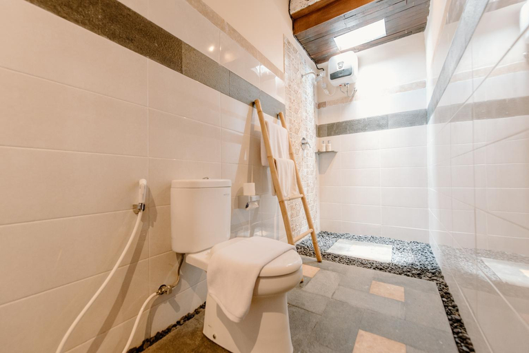 Bathroom 5, Moson Villa Legian, Badung