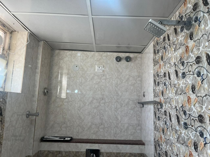 Bathroom 5, Avenue Suites, Bangalore