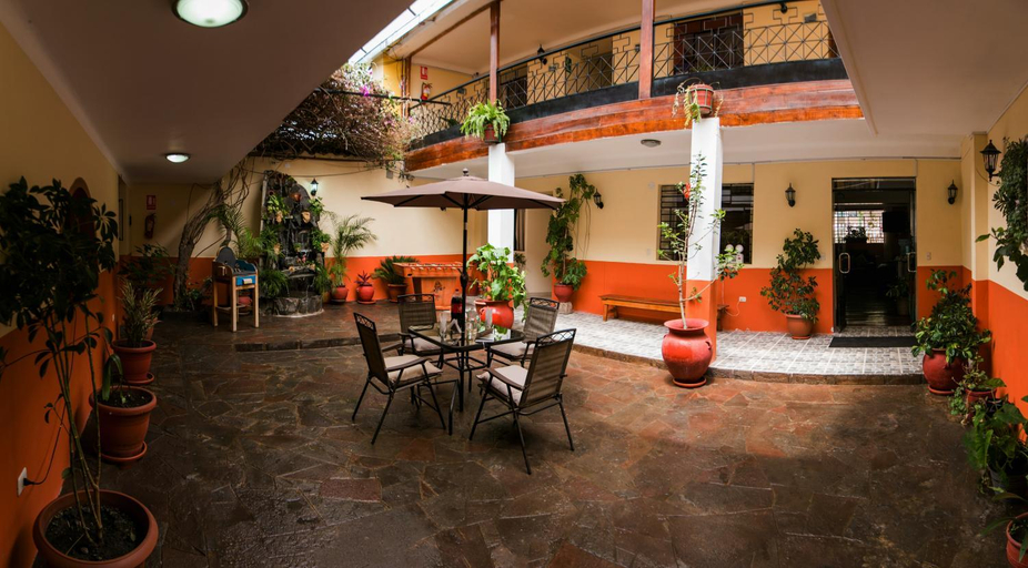Others 3, Hotel Los Laureles, Calca