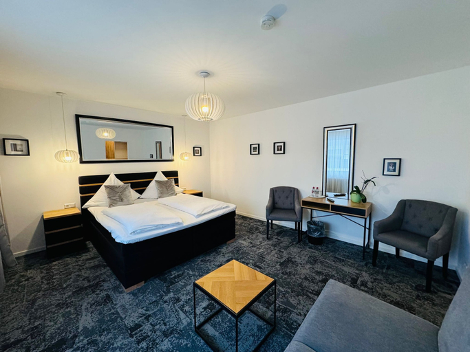 Bedroom 3, Hotel Haus am See, Rastatt