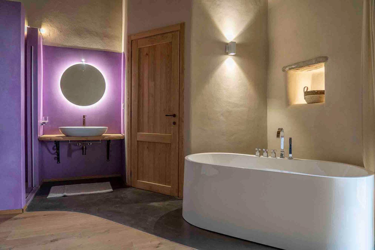 Bathroom 10