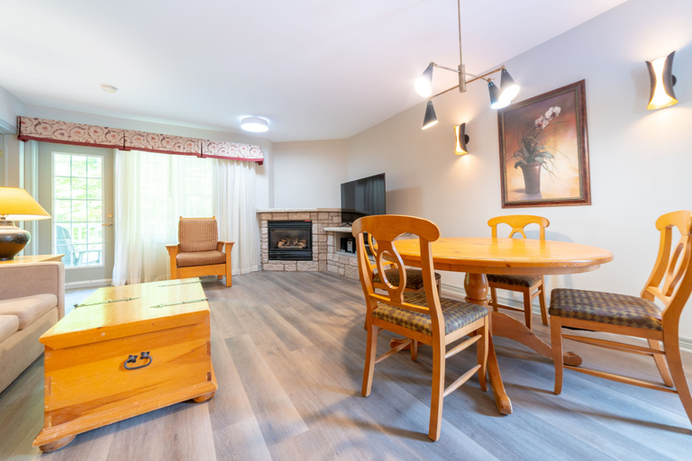 Others 5, Horseshoe Valley Suites - The Evergreen, Simcoe