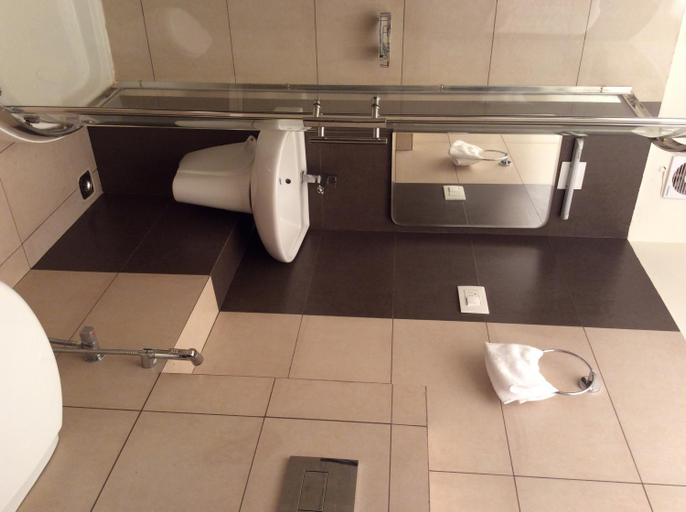 Bathroom 1, Veda Wellness B&B and Yoga Centre, Ernakulam