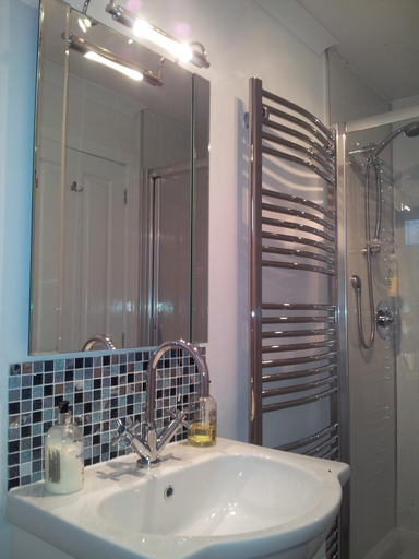 Bathroom, Links Lodge, Moray