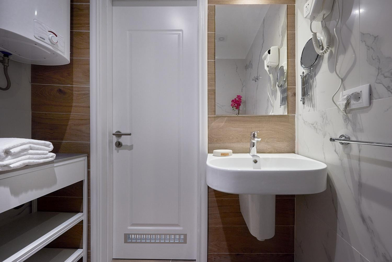 Bathroom 4, Hotel Larimar