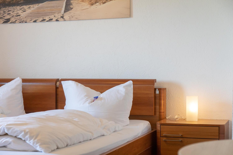 Bedroom 4, Heeren's Hotel Garni, Wittmund