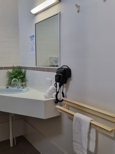 Bathroom 3, Y Motels Yarraman, Rosalie - Pt B
