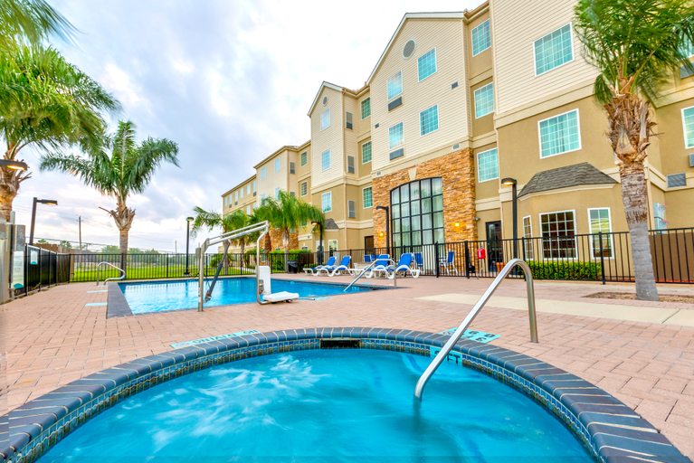 Sport & Beauty 5, Staybridge Suites BROWNSVILLE, Cameron