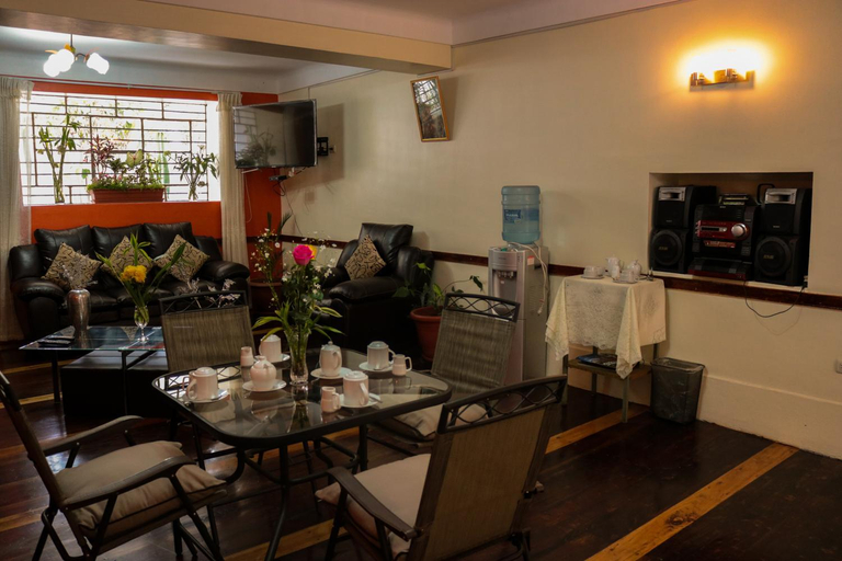 Others 5, Hotel Los Laureles, Calca